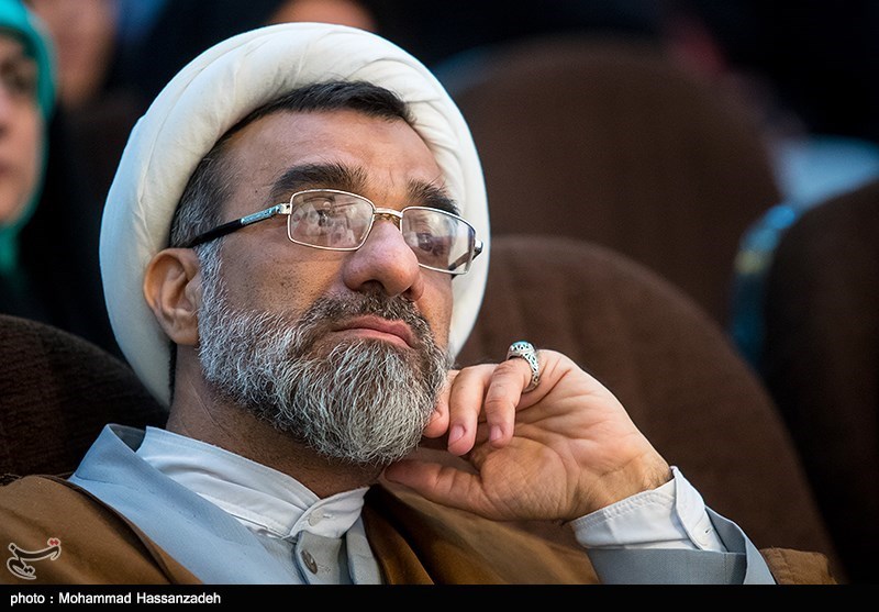 رونمایی از کتاب منظومه فکری امام خمینی(ره)