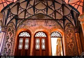 نقاشی ها و گچبری های خانه بروجردی ها زیر نظر میرزا ابوالحسن غفاری و استاد کمال الملک” به انجام رسیده است.