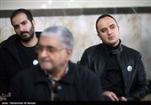 احسان کرمی مجری و صدا پیشه در مراسم ختم دنیا فنی زاده