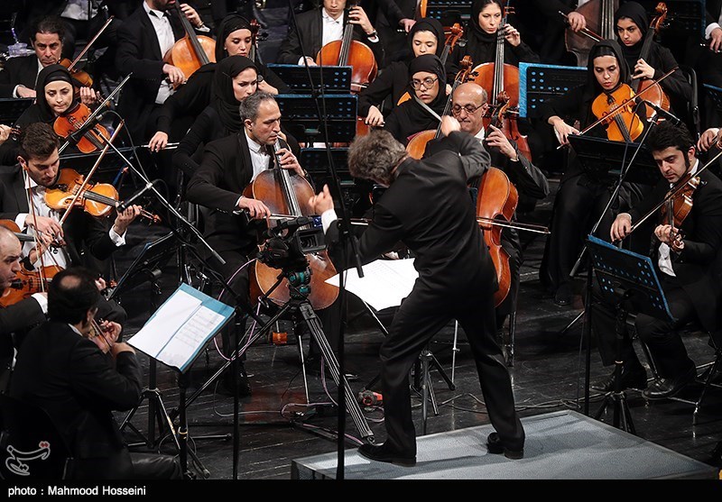 رونمایی از پوئم سمفونی سرزمین دلاوران