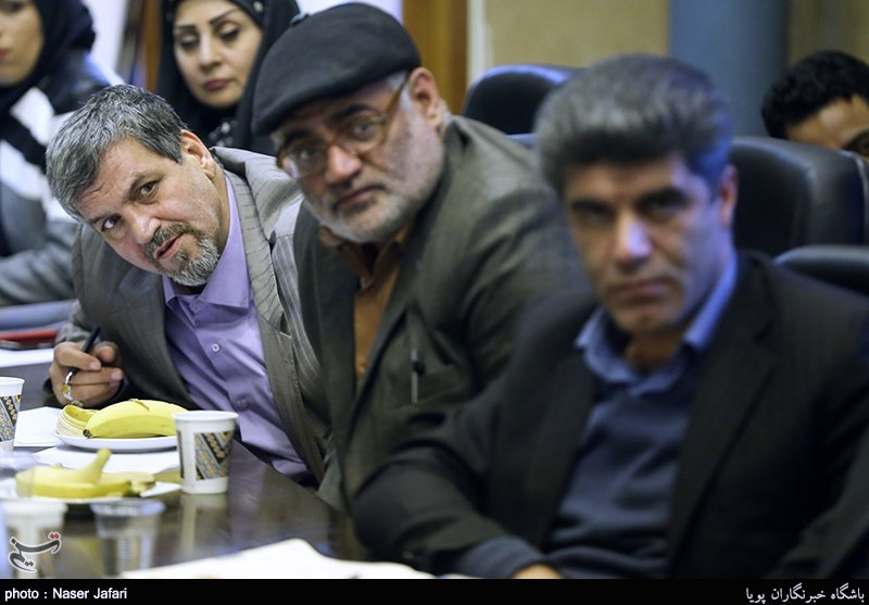 نشست خانه احزاب