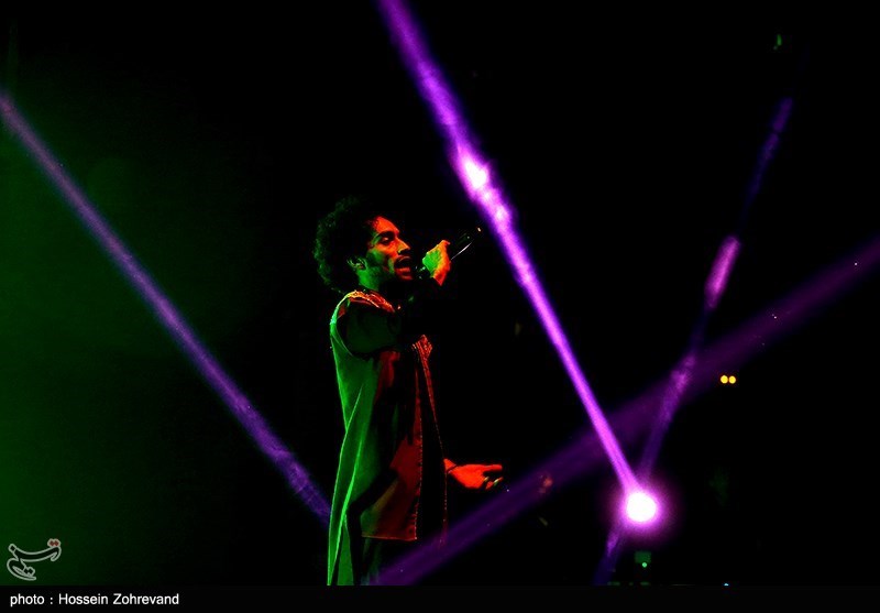 اجرای گروه موسیقی داماهی در برج آزادی