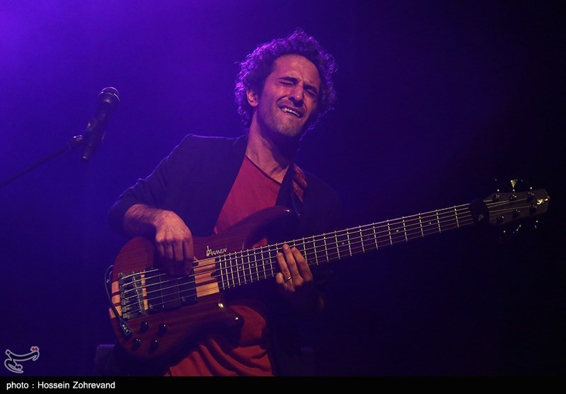 اجرای گروه موسیقی داماهی در برج آزادی