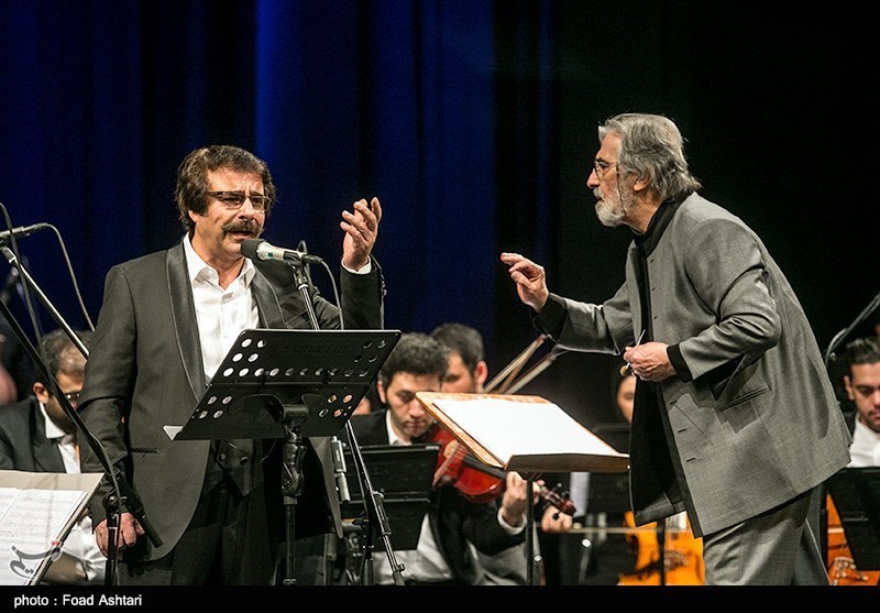 اجرای گروه موسیقی داماهی در برج آزادی