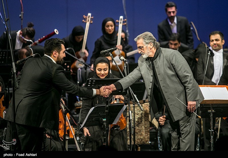 اجرای گروه موسیقی داماهی در برج آزادی