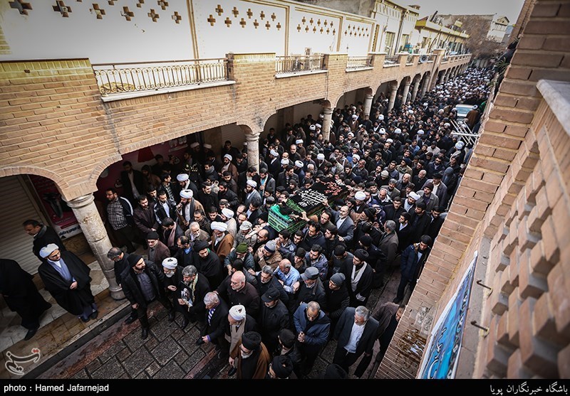 تشییع پیکر آیت الله خسروشاهی