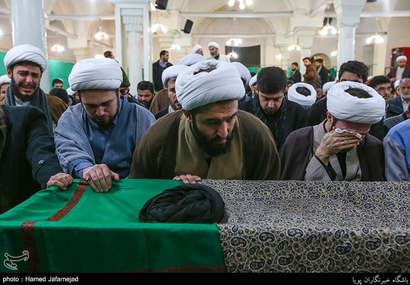 تشییع پیکر آیت الله خسروشاهی