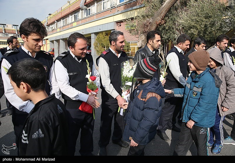 همدردی اقشار مختلف مردم با آتش نشانان
