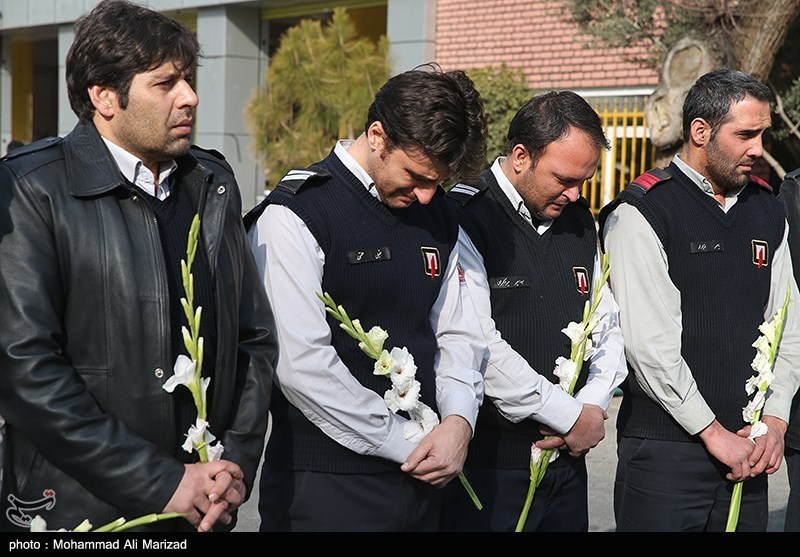 همدردی اقشار مختلف مردم با آتش نشانان