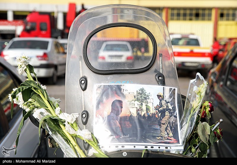 همدردی اقشار مختلف مردم با آتش نشانان
