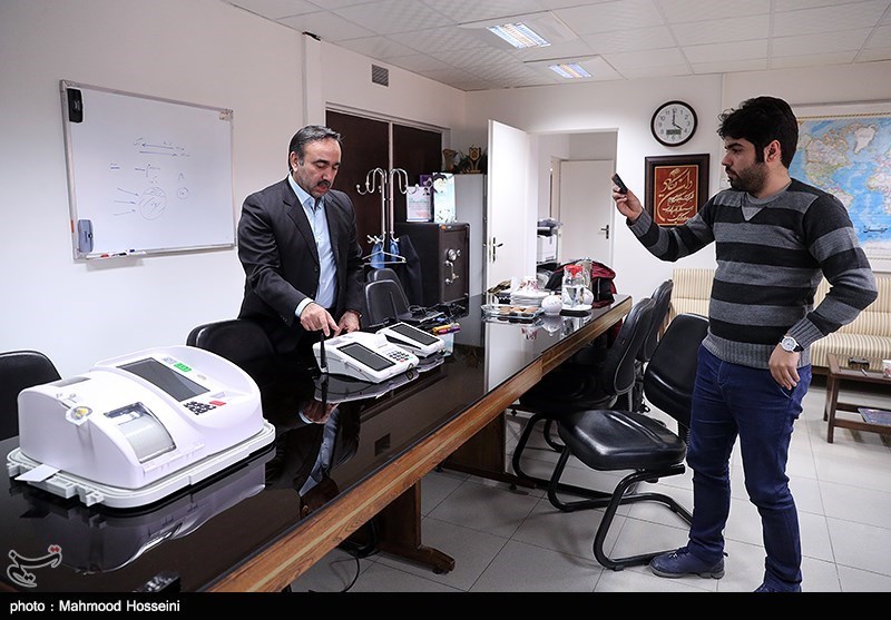 توضیح امیر شجاعان مسئول برگزاری انتخابات الکترونیکی در مورد دستگاه احراز هویت و صندوق اخذ رای الکترونیکی