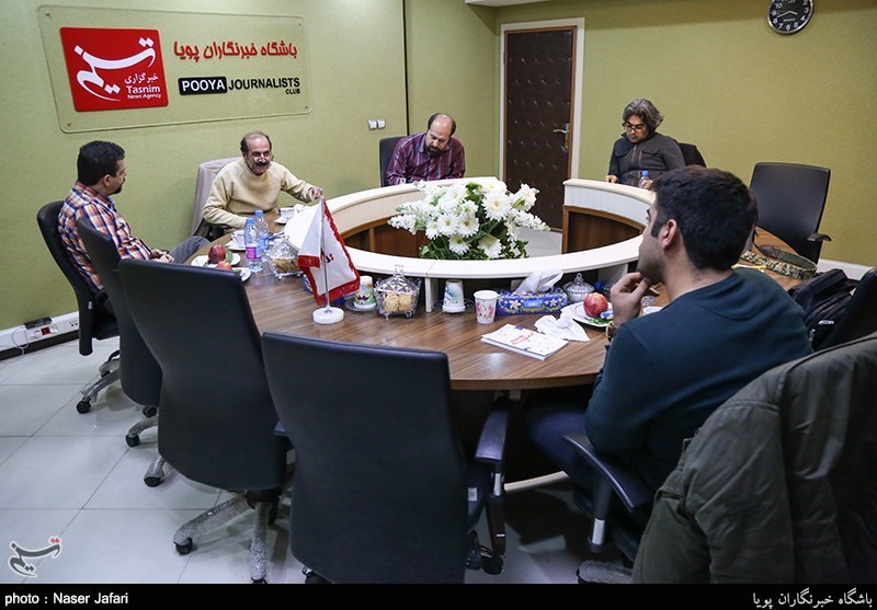 آرش شفاعی شاعر و منتقد،حمیدرضا شکارسری شاعر و مصطفی علیپور شاعر و منتقد در نشست نقدکتاب چه تنهاست ماه