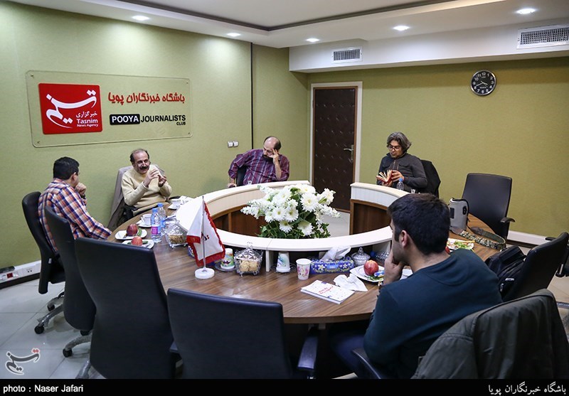 آرش شفاعی شاعر و منتقد،حمیدرضا شکارسری شاعر و مصطفی علیپور شاعر و منتقد در نشست نقدکتاب چه تنهاست ماه