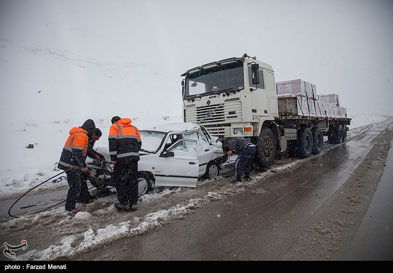 بازگشایی جاده کرمانشاه - ایلام توسط عوامل راهداری