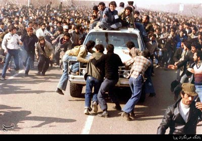 75درصد از اسناد انقلاب پنهان است