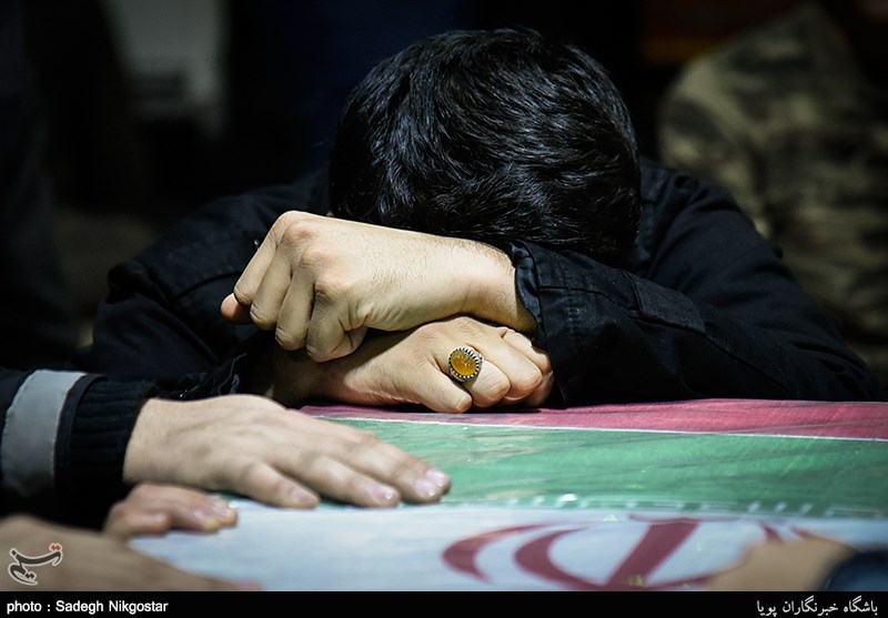 وداع با پیکر شهید مدافع حرم رضا ایزدیار