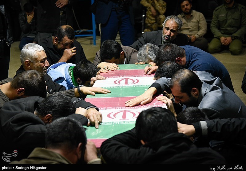 وداع با پیکر شهید مدافع حرم رضا ایزدیار