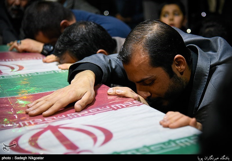 وداع با پیکر شهید مدافع حرم رضا ایزدیار