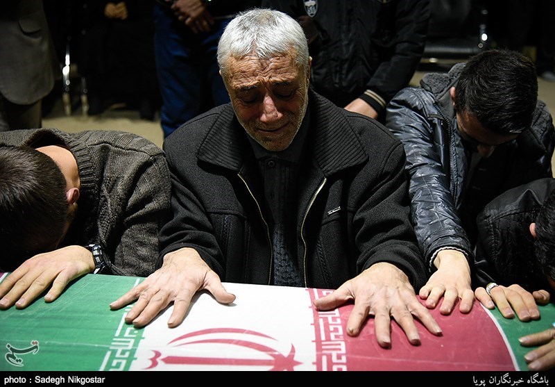 وداع با پیکر شهید مدافع حرم رضا ایزدیار