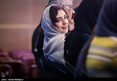 هستی مهدوی‌فر بازیگر در نشست خبری فیلم آذر - سی و پنجمین جشنواره فیلم فجر