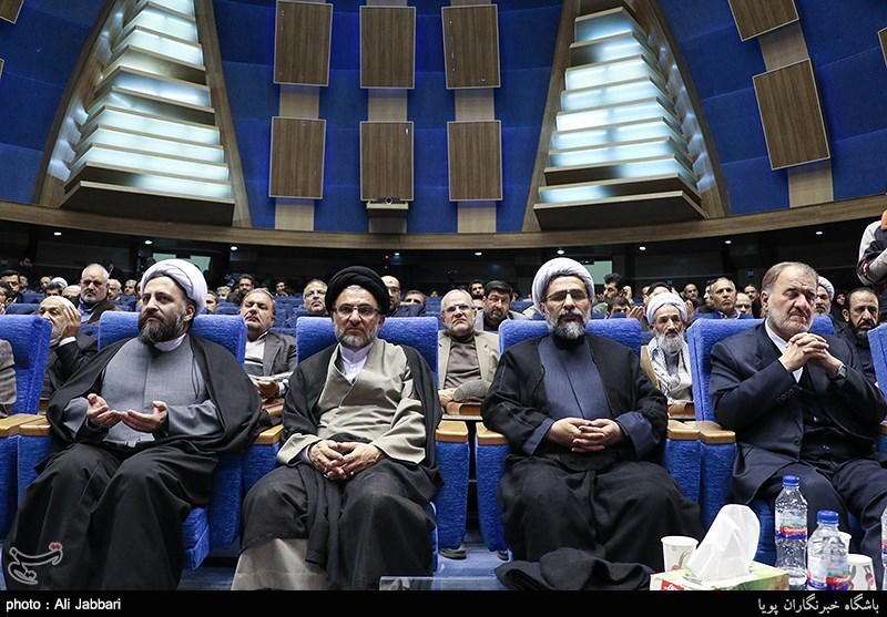 مراسم تکریم چهره‌های قرآنی