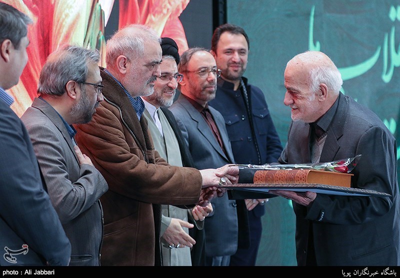 مراسم تکریم چهره‌های قرآنی