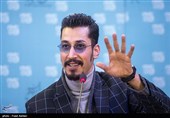 بهرام افشاری بازیگر در نشست خبری فیلم کارگر ساده نیازمندیم - سی و پنجمین جشنواره فیلم فجر