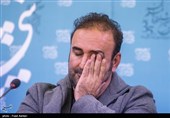 مهران احمدی بازیگر در نشست خبری فیلم کارگر ساده نیازمندیم - سی و پنجمین جشنواره فیلم فجر