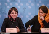 مستانه مهاجر تهیه‌کننده و آیدا پناهنده کارگردان در نشست خبری فیلم اسرافیل - سی و پنجمین جشنواره فیلم فجر