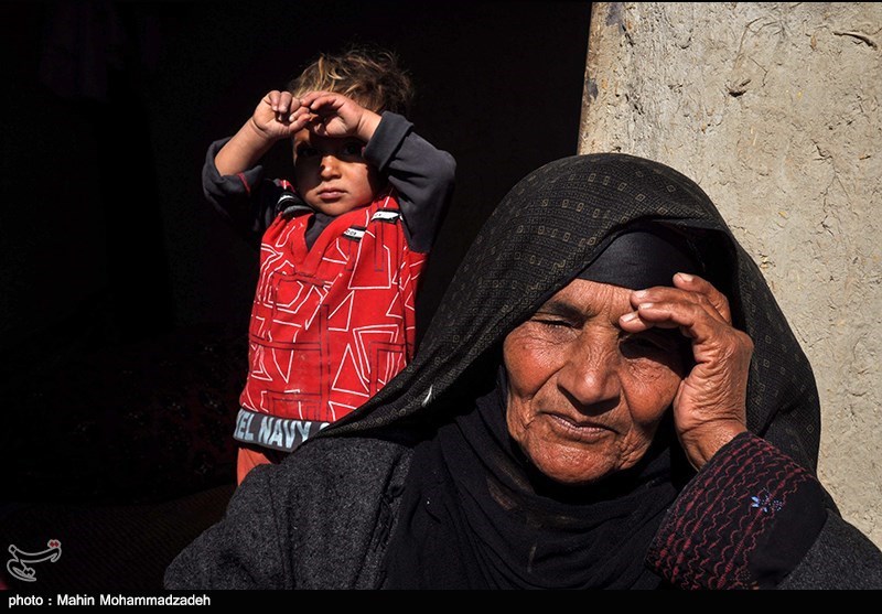 ساکنین روستای آزادی در حاشیه تالاب خشکیده هامون