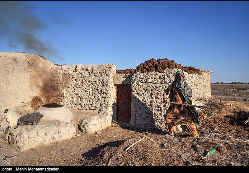 ساکنین روستای آزادی در حاشیه تالاب خشکیده هامون