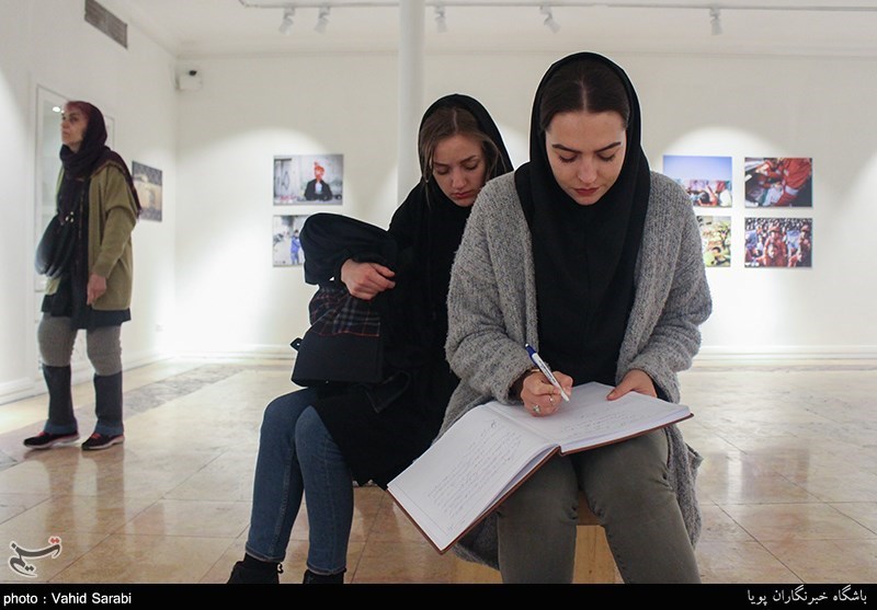 عکس , عکاسی , عشق و آتش , نمایشگاه عکس , حادثه ساختمان پلاسکو , پلاسکو , شهدای آتش نشان , 