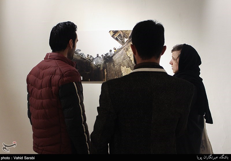 عکس , عکاسی , عشق و آتش , نمایشگاه عکس , حادثه ساختمان پلاسکو , پلاسکو , شهدای آتش نشان , 