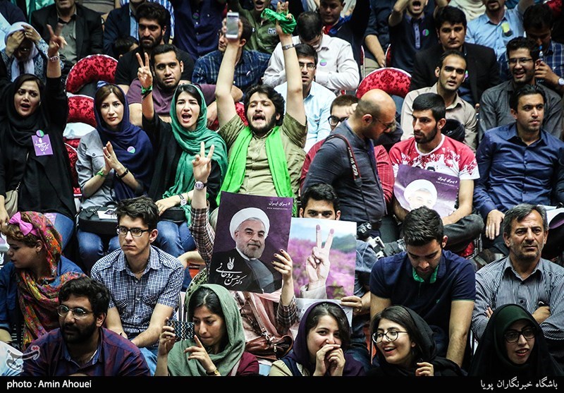  همایش جوانان و دانشجویان حامی روحانی