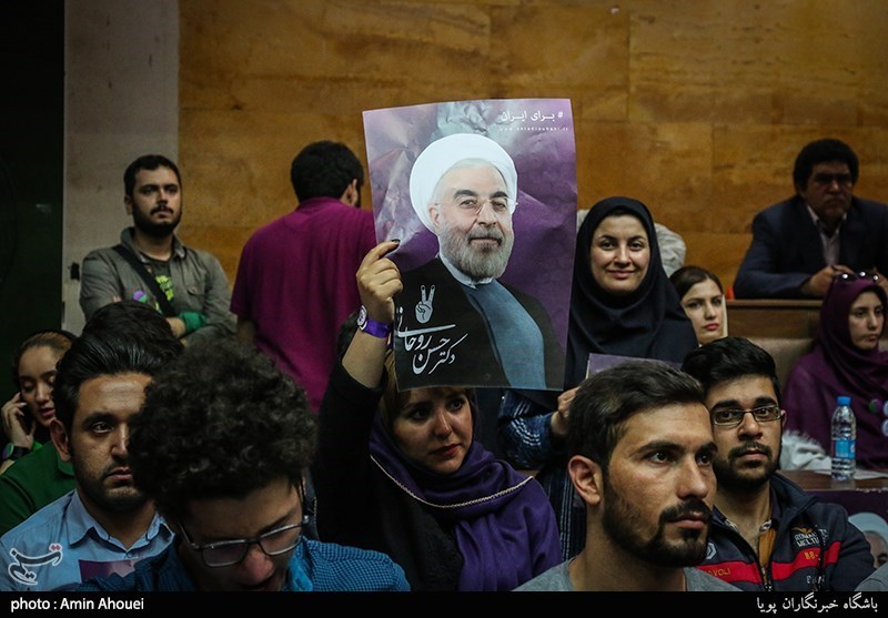  همایش جوانان و دانشجویان حامی روحانی