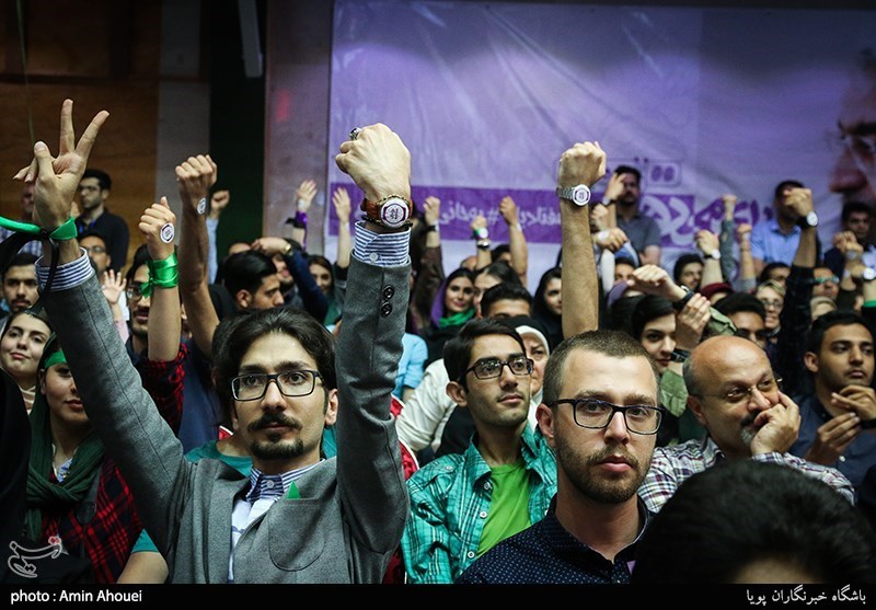  همایش جوانان و دانشجویان حامی روحانی