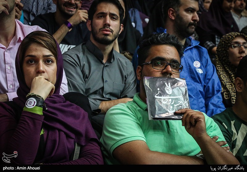  همایش جوانان و دانشجویان حامی روحانی