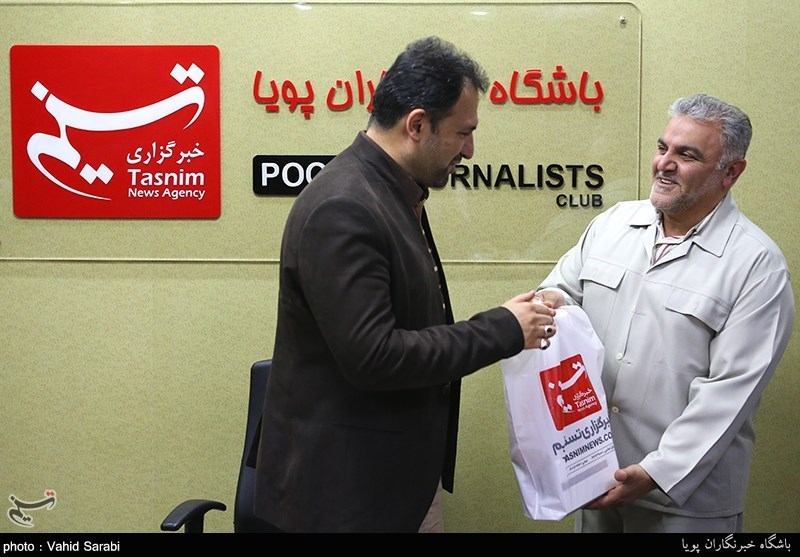 کرسی تلاوت تسنیم