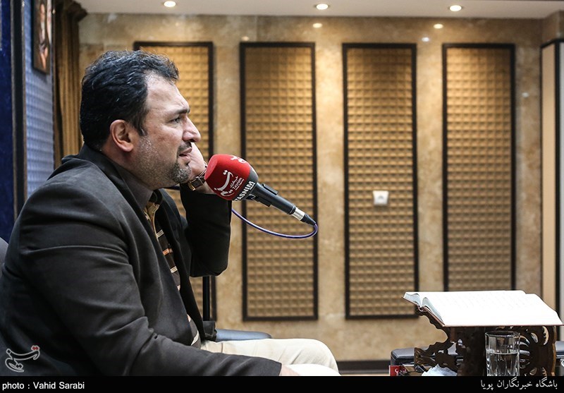 کرسی تلاوت تسنیم