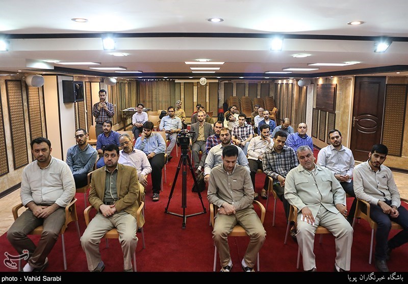 کرسی تلاوت تسنیم