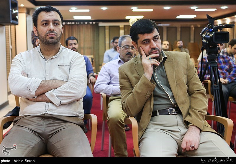 کرسی تلاوت تسنیم