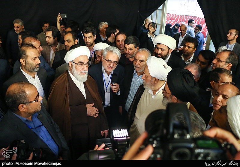 تامین و تمهید لوسترهای طرح توسعه حرم امام علی(ع) با نام صحن و شبستان حضرت زهرا(س)