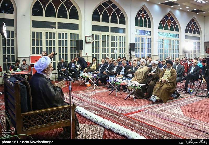 تامین لوسترهای طرح توسعه حرم امام علی(ع)