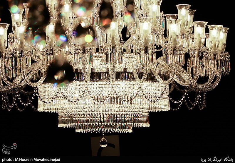 تامین و تمهید لوسترهای طرح توسعه حرم امام علی(ع) با نام صحن و شبستان حضرت زهرا(س)