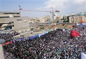 میدان شهدا مشهد جای سوزن‌انداختن نیست/ لحظه‌شماری برای حضور حجت‌الاسلام رئیسی+ فیلم