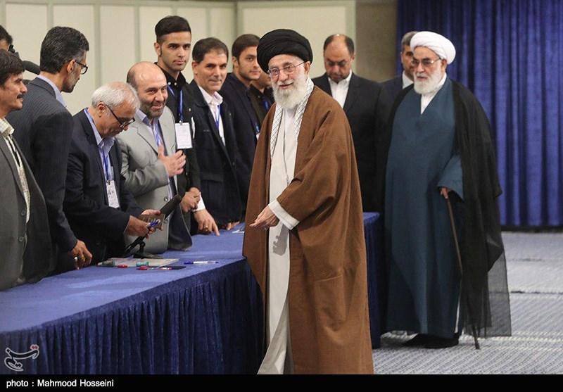 حضور رهبر معظم انقلاب در پای صندوق رای