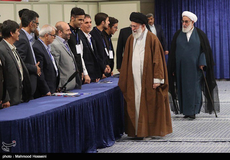 حضور رهبر معظم انقلاب در پای صندوق رای