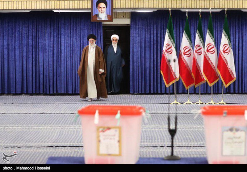 حضور رهبر معظم انقلاب در پای صندوق رای