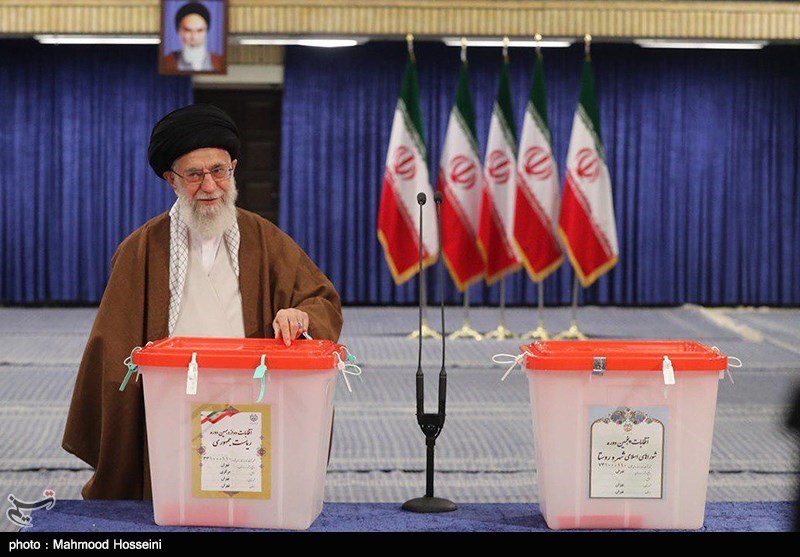حضور رهبر معظم انقلاب در پای صندوق رای