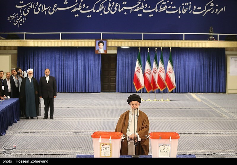 حضور رهبر معظم انقلاب در پای صندوق رای